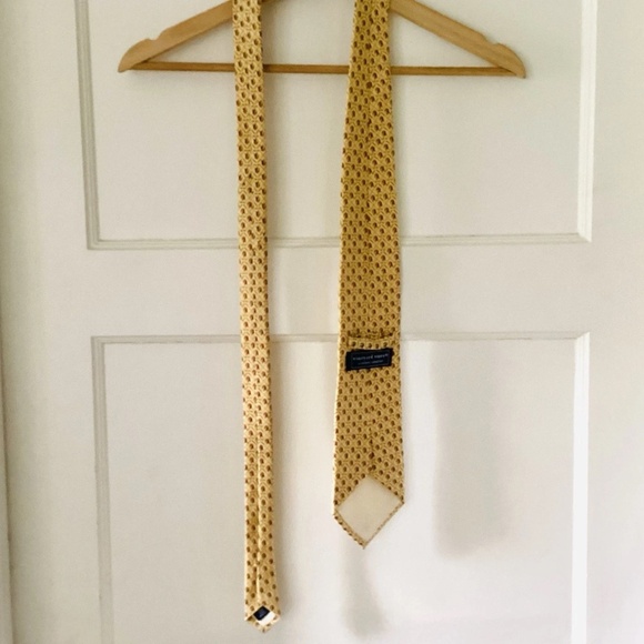 Vineyard Vines Custom Collection Men’s Tie Yellow Golf 100% Silk Made in USA - Picture 6 of 7